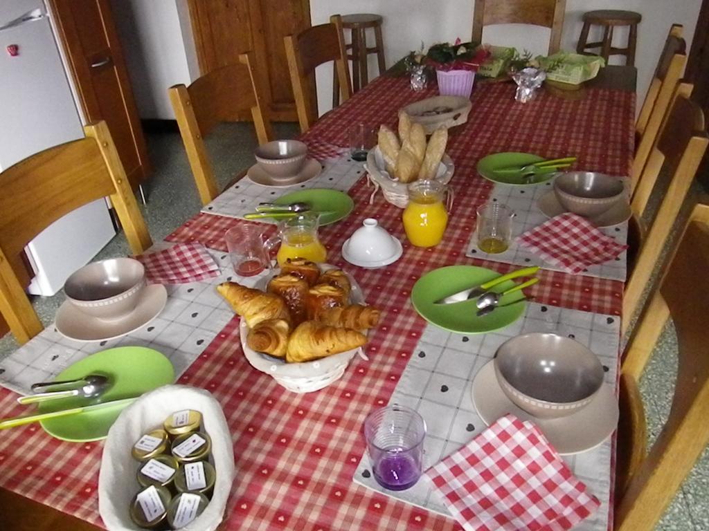 Chambre D'Hotes La Haie Fleurie Chevillard Екстериор снимка